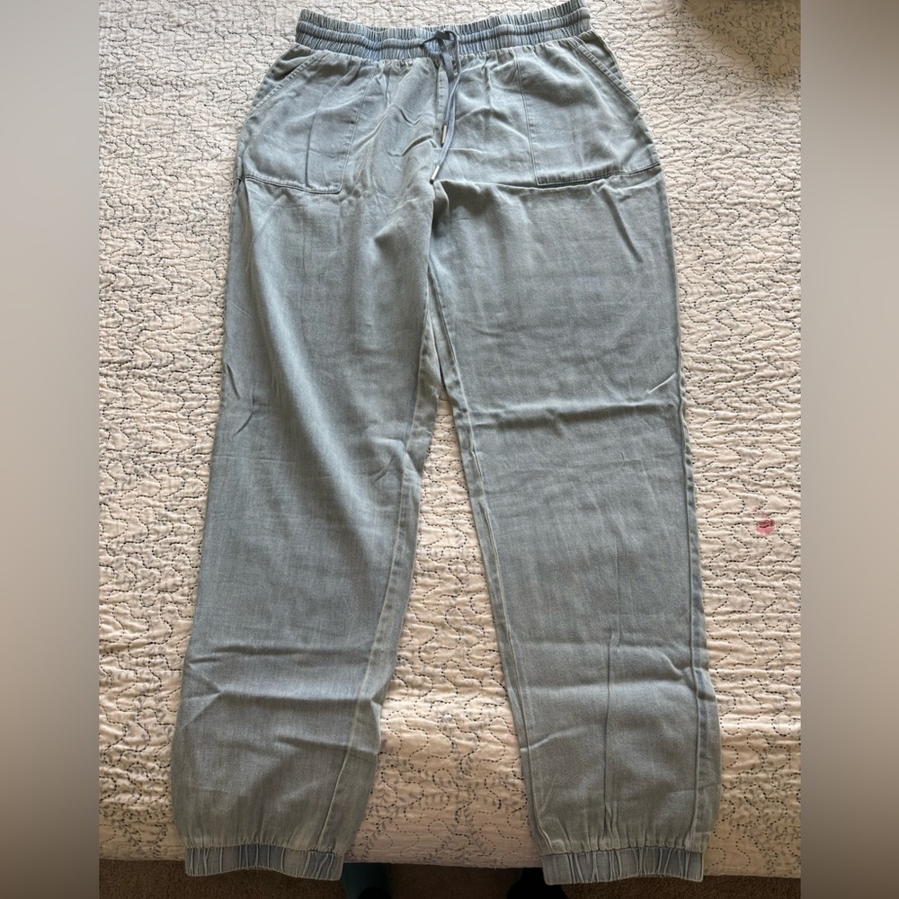 Tea ‘N’ Rose Chambray Joggers